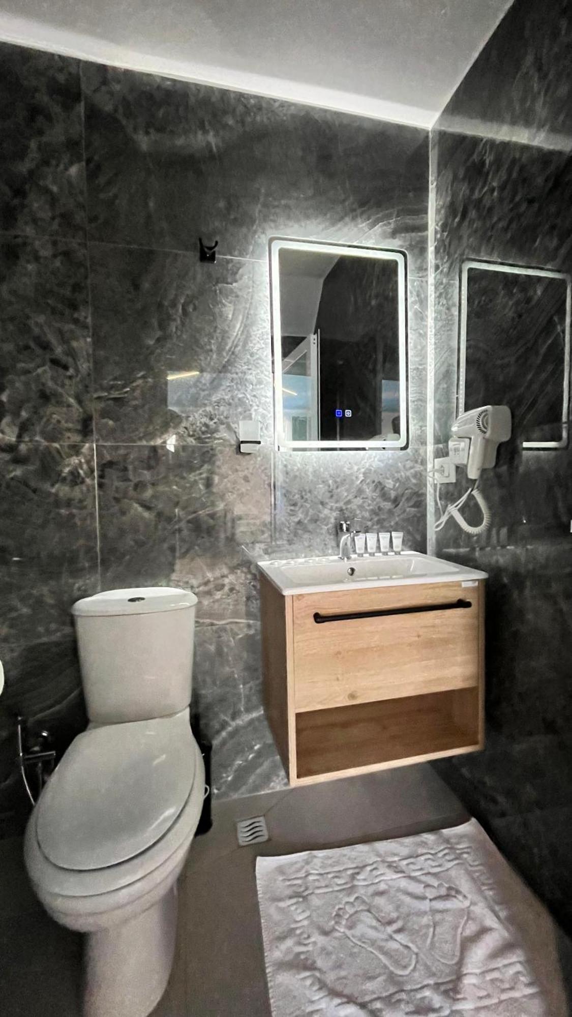 Hotel Davids Koman Luaran gambar